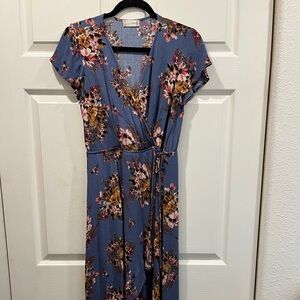 Fabulous women’s Altar’d State Maxi dress with front slit. Lined to thigh.